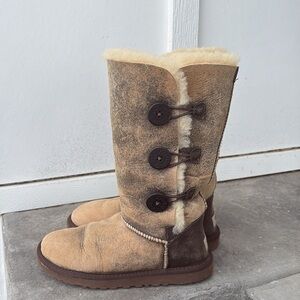 UGG Australia Triple Button Boots Size 6